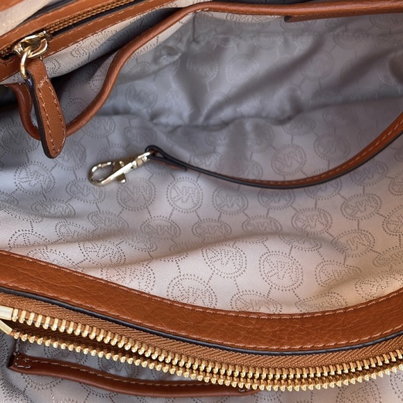Michael Kors Cynthia Wht/Brn Sig. Coated Pebbled Leather Satchel/Tote/Crossbody - Picture 13 of 17